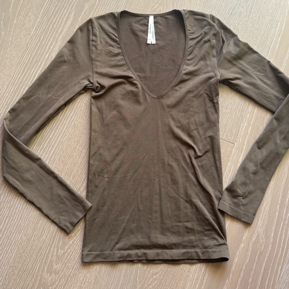 Babaton Aritzia Palladio Seamless Long Sleeve Top